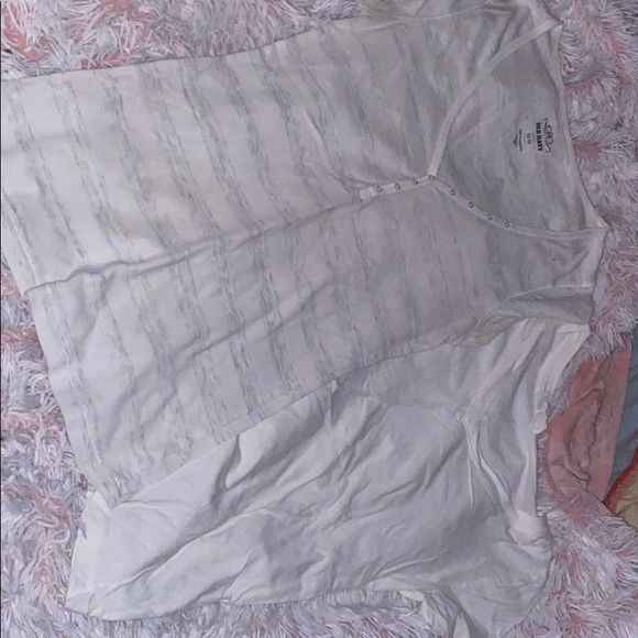 2 shirts for the price of 1 - Picture 1 of 2